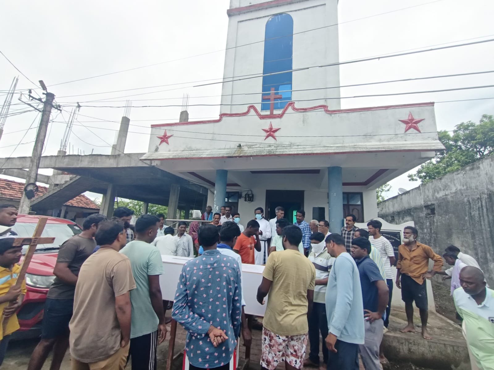 దుబాయ్‌లో జన్నారం యువకుడి మృతి: స్వగ్రామానికి చేరిన మృతదేహం.. కన్నీరుమున్నీరవుతున్న కుటుంబ సభ్యులు - Additional Image