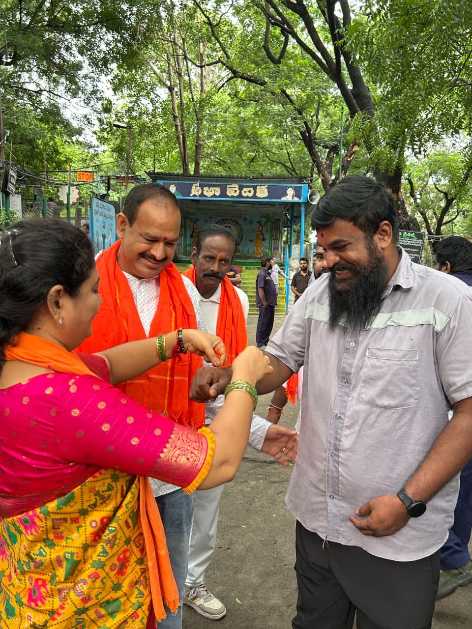 బీజేపీ రాష్ట్ర నాయకురాలు సోమారపు లావణ్య అరుణ్ ఆధ్వర్యంలో ముందస్తు రక్షాబంధన్ వేడుకలు - Additional Image
